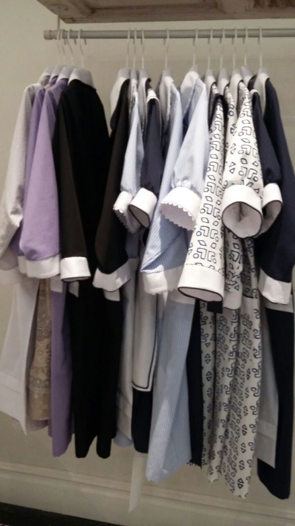 BATAS Y DELANTALES PARA EL SERVICIO EN LA VENTA QUE HICIMOS EN THE SIBARIST