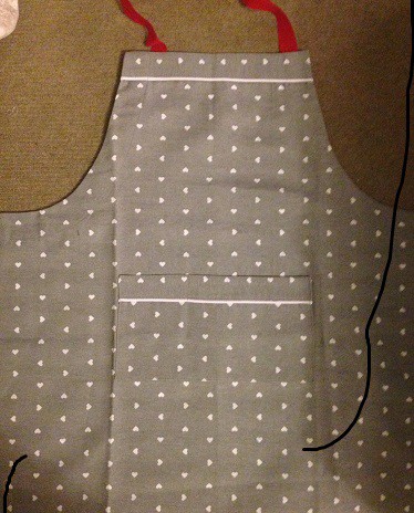 Delantal gris con corazones HOME&HOPE MADRID