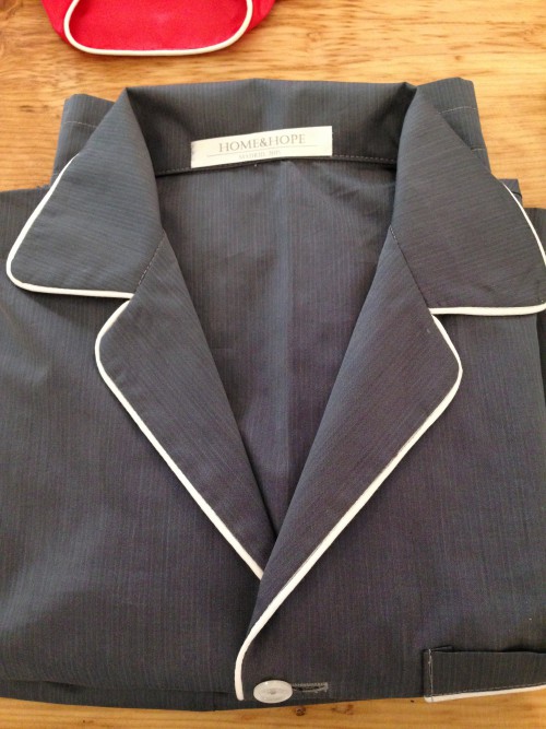 PIJAMA GRIS CABALLERO CON VIVO EN BLANCO