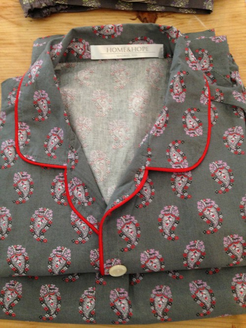 PIJAMA CABALLERO AMEBAS CON VIVO EN ROJO