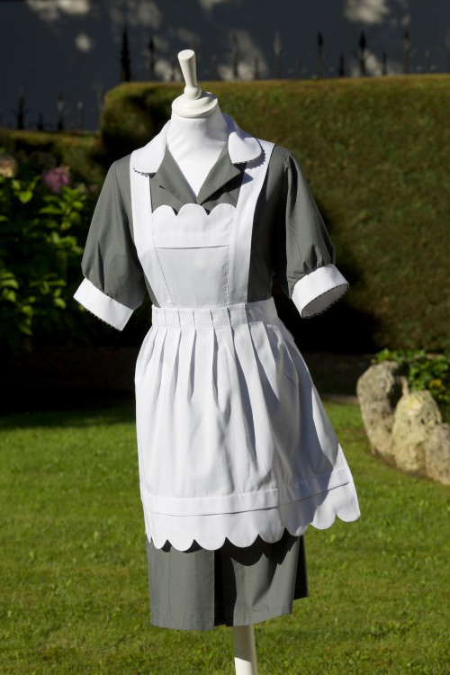 Uniforme verde campiña: bata y delantal