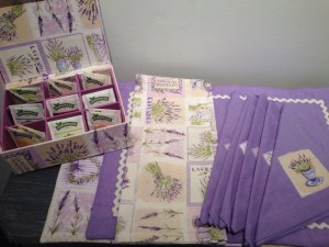 Manteles a medida, caja para infusiones a juego y servilletas HOME&HOPE MADRID