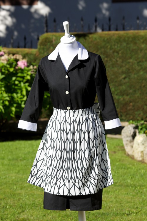 Uniforme con delantal con dibujo de panal de abeja