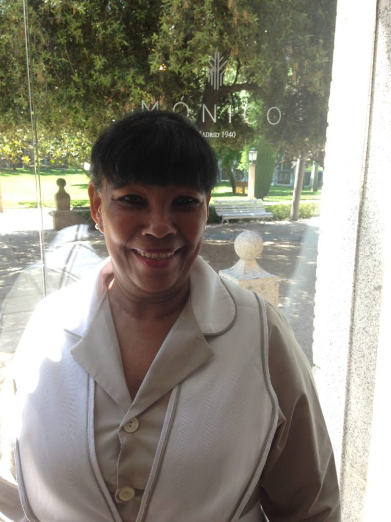 Uniformes personal Mónico realizados por HOME&HOPE MADRID