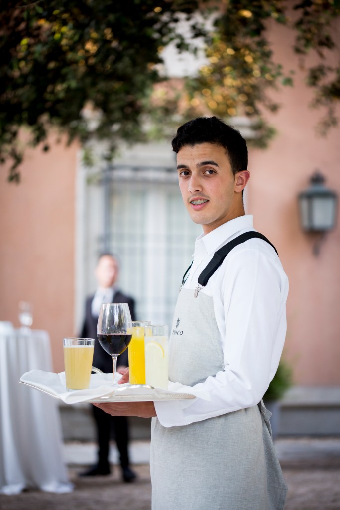 Uniformes personal Mónico realizados por HOME&HOPE MADRID