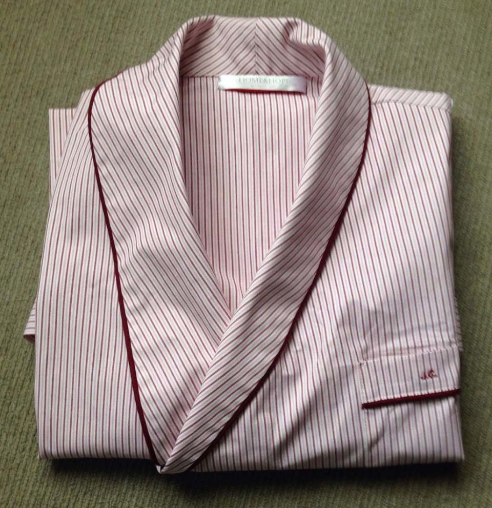 Bata de caballero personalizada con iniciales de HOME&HOPE MADRID