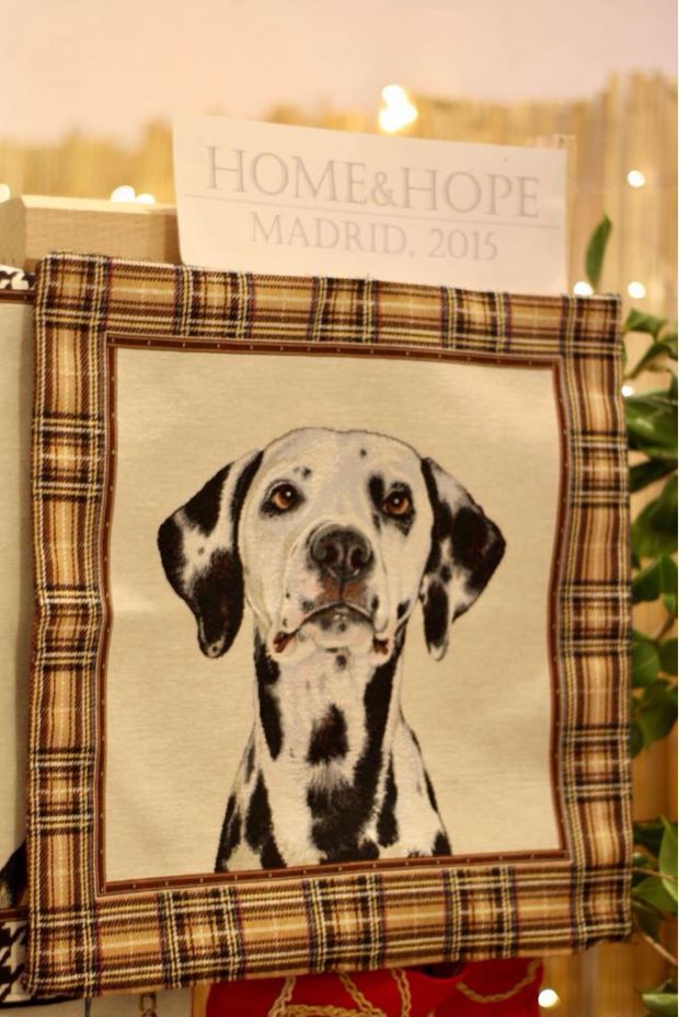 cojin de dálmata marrón HOME&HOPE MADRID cosido a mano