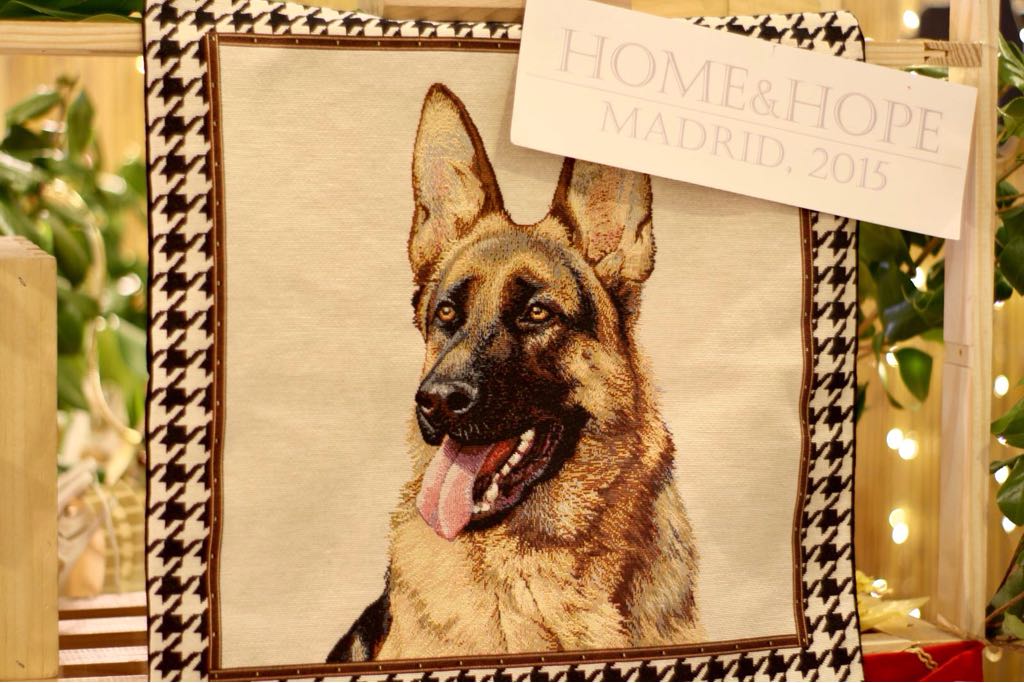 Cartera Mujer GFM Con Estampado Perros Y Flores - 20x10x2.5 Cm - 8 Ranuras Tarjetas Y Cremallera Monedas