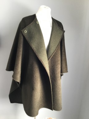 Capa verde y marrón, HOME&HOPE MADRID