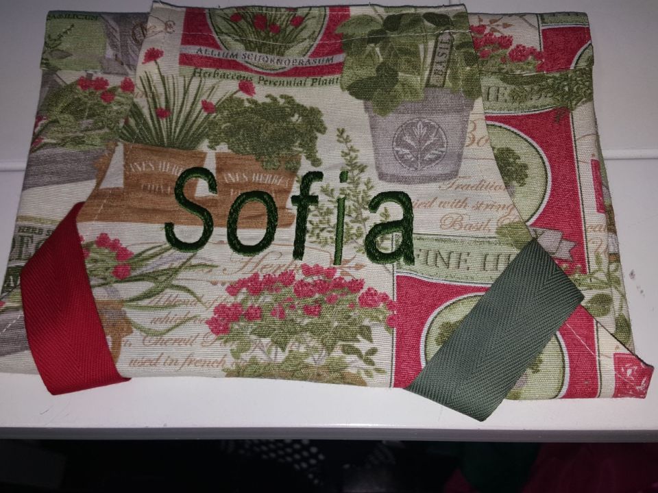 Delantal personalizado con nombre de nuestro cliente, de HOME&HOPE MADRID